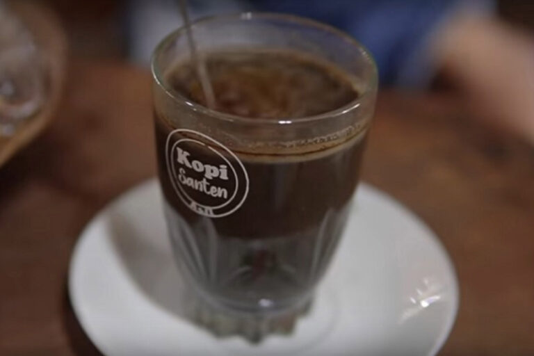 Bisa Dicoba Resep Ideal Membuat Kopi Santan yang Nikmat Ala Rumahan