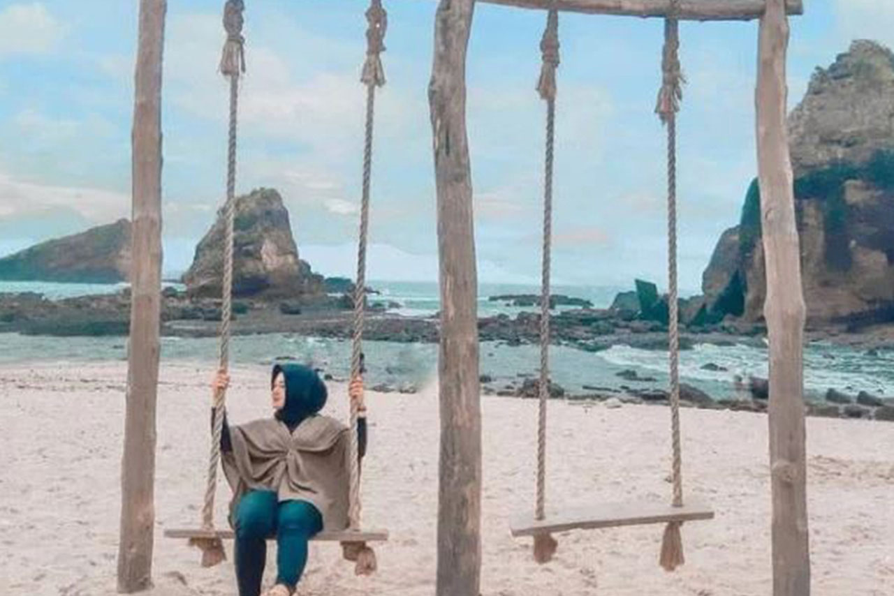 Destinasi Wisata di Jember dengan Pantainya Nan Elok Ini Menyimpan Sejumlah Kisah Mistis