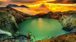 Kawah Ijen, Destinasi Wisata di Jawa Timur dengan Pesona Blue Fire yang Spektakuler dan Menakjubkan