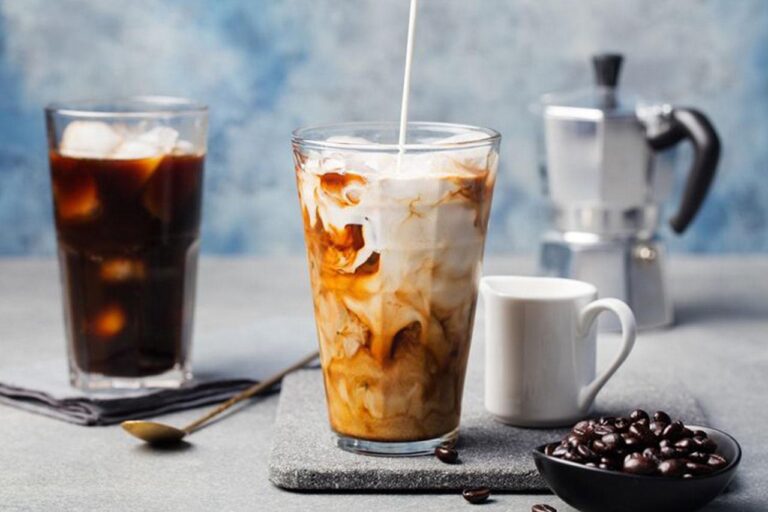 Lagi Populer di Kota Sebelah Es Kopi Santan Gula Merah Ini Resep dan Cara Membuatnya