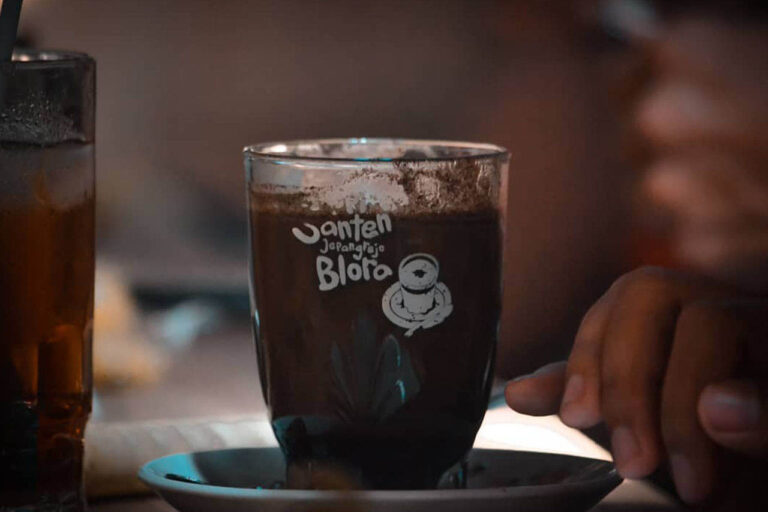 Nikmatnya Kopi Santan Blora Kombinasi Sempurna Kopi dan Santan Ala Blora yang Bikin Lupa Nama Mantan