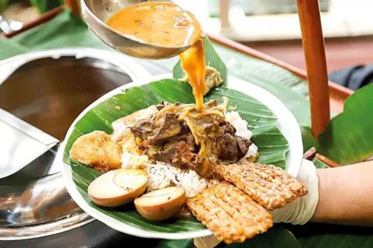 Asal Usul Nasi Gandul Kuliner Khas Kabupaten Pati yang Memiliki Cita Rasa Unik dan Autentik