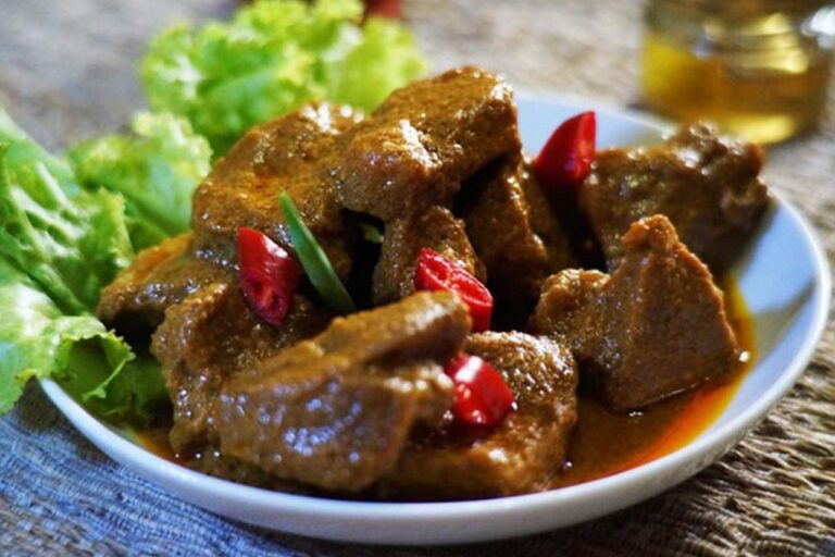 Rendang Sapi Khas Padang Olahan Daging Qurban yang Lezat Gurih dan Nikmat Ini Rahasianya