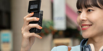 Kamera Canon PowerShot V10 Kombinasi Mirrorless ActionCam dan DSLR dalam 1 Paket