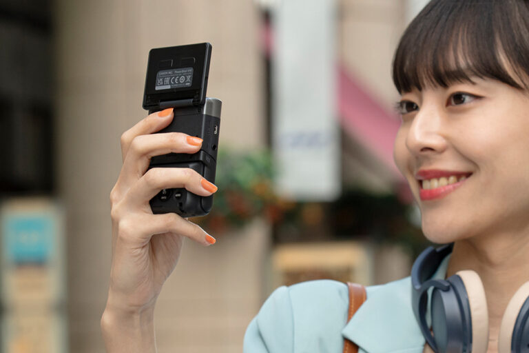 Kamera Canon PowerShot V10 Kombinasi Mirrorless ActionCam dan DSLR dalam 1 Paket