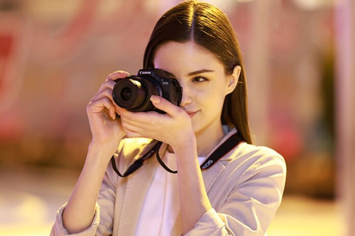 Sebuah Gebrakan Baru Canon Rilis Kamera Mirrorless Untuk Content Creator dengan Harga Terjangkau