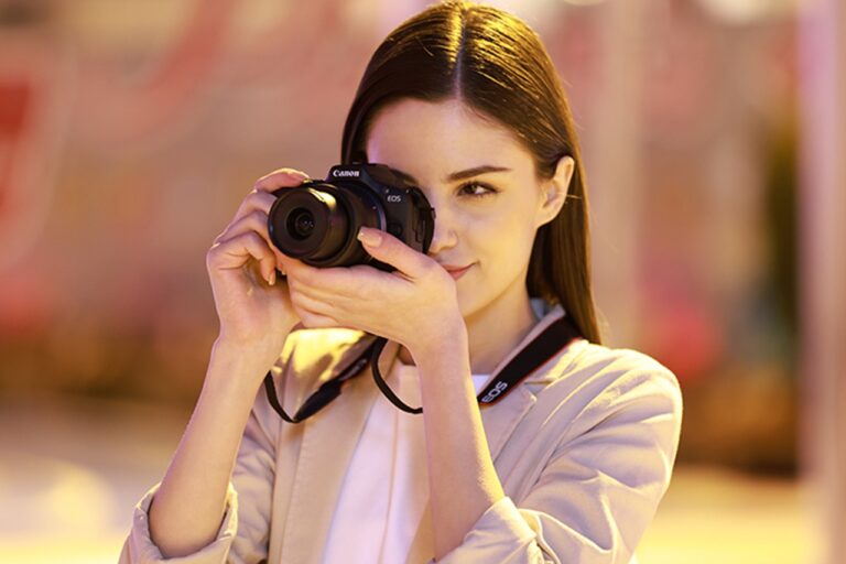 Sebuah Gebrakan Baru Canon Rilis Kamera Mirrorless Untuk Content Creator dengan Harga Terjangkau